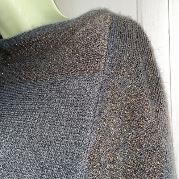 Nwot 2 Chic gray acrylic sweater with metallic gold thread - Picture 4 of 11